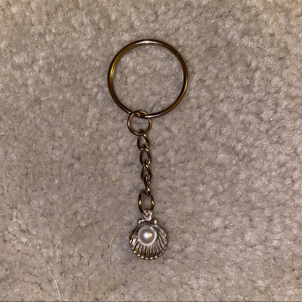 Silver seashell pearl keychain clam handmade gift mermaid beach ocean summer